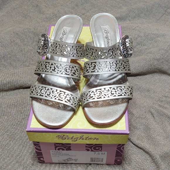 Brighton Shoes - Brighton Women's Tinsel Champagne Metallic Silver Sandals size 7.5 M